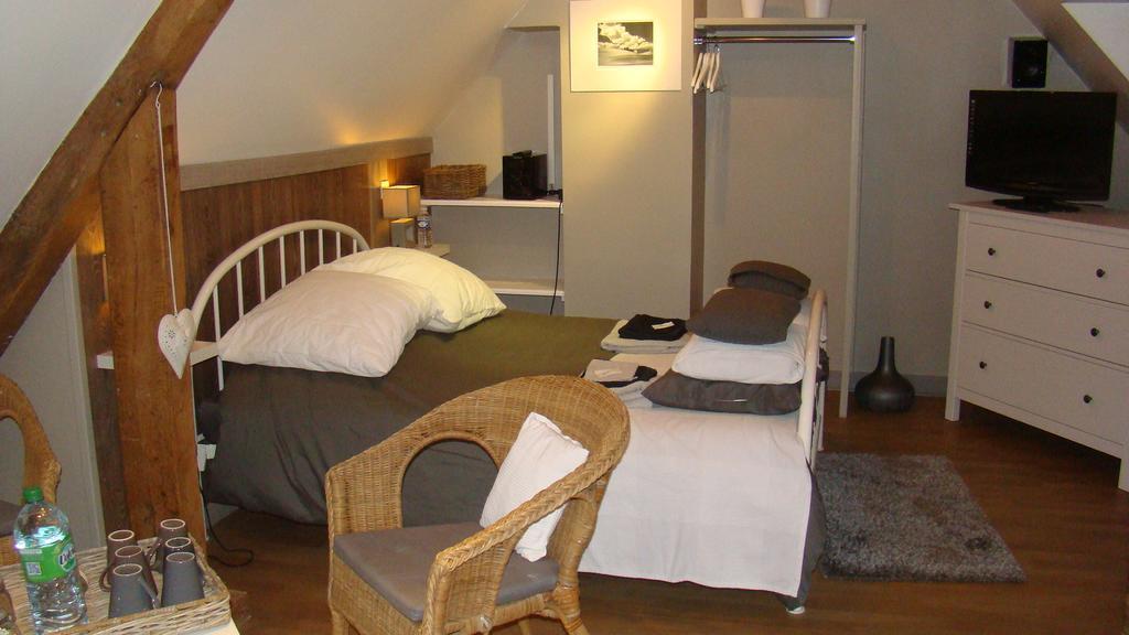 Gite De La Cour Campandré-Valcongrain Værelse billede