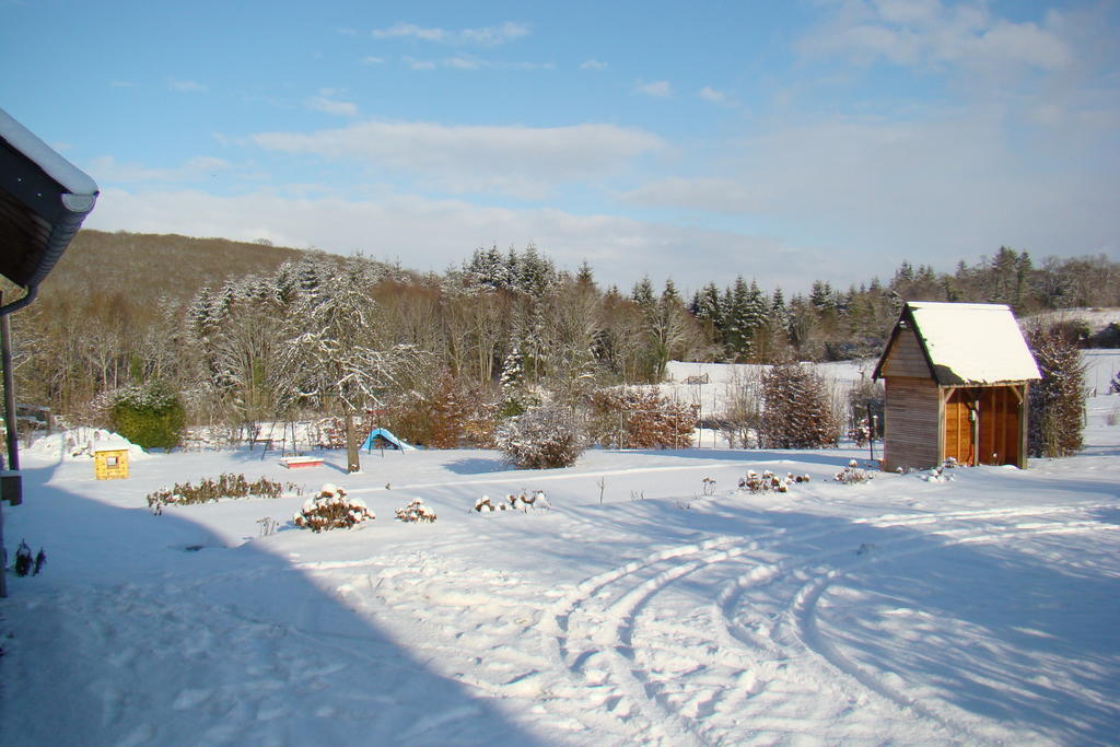 Gite De La Cour Bed and Breakfast Campandré-Valcongrain Værelse billede